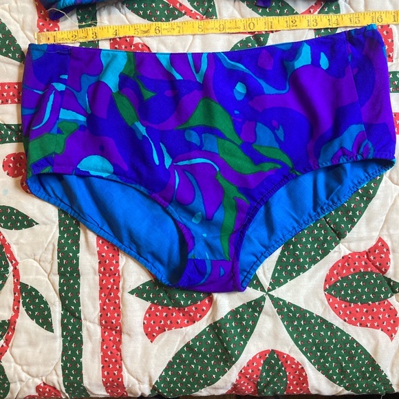 1960’s Hawaiian Bikini with Matching Hat and Tank Top - Picture 3 of 8